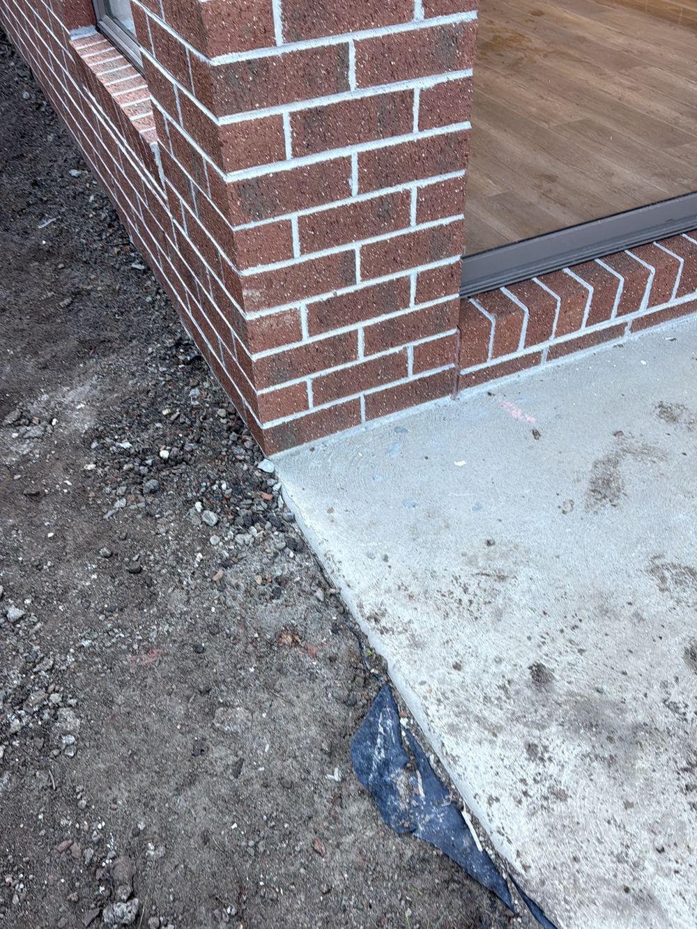 Base mortar bed joint laid thicker than the 20mm maximum, Beveridge